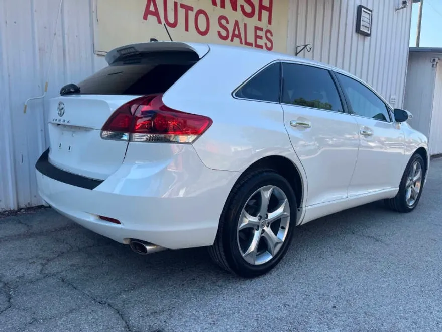 2014 Toyota Venza LE photo 1
