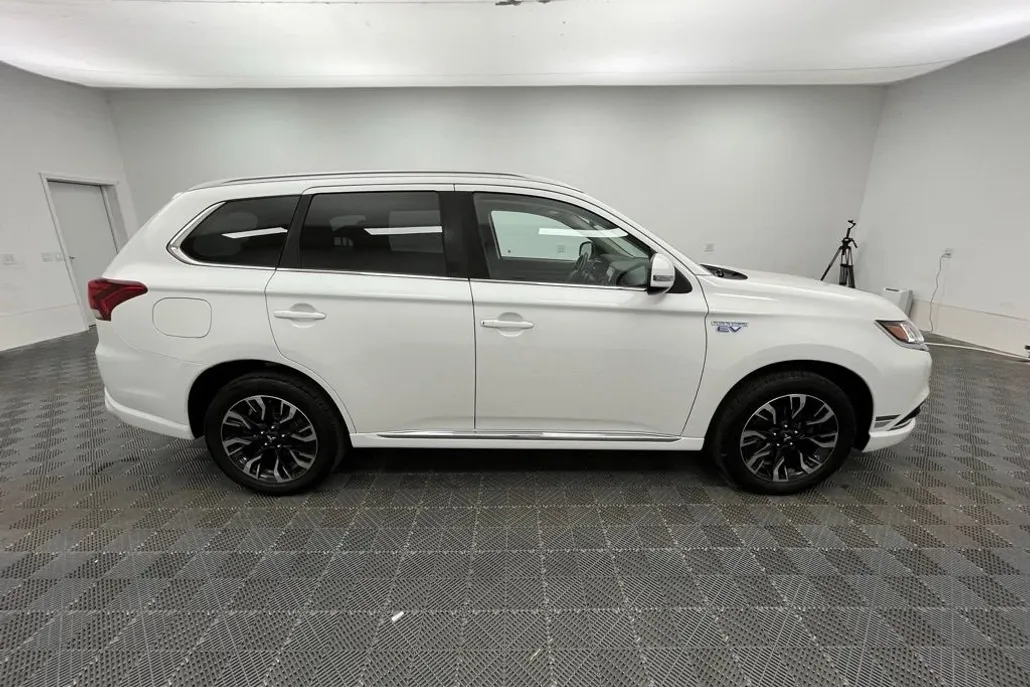 2018 Mitsubishi Outlander PHEV SEL photo 1