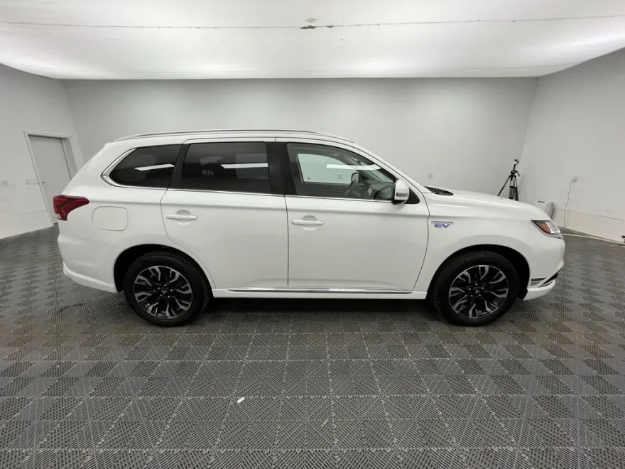 2018 Mitsubishi Outlander PHEV SEL photo 1