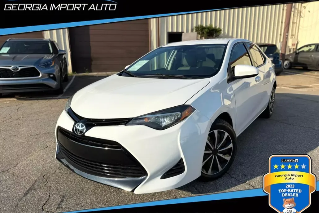 2019 Toyota Corolla XLE photo 1