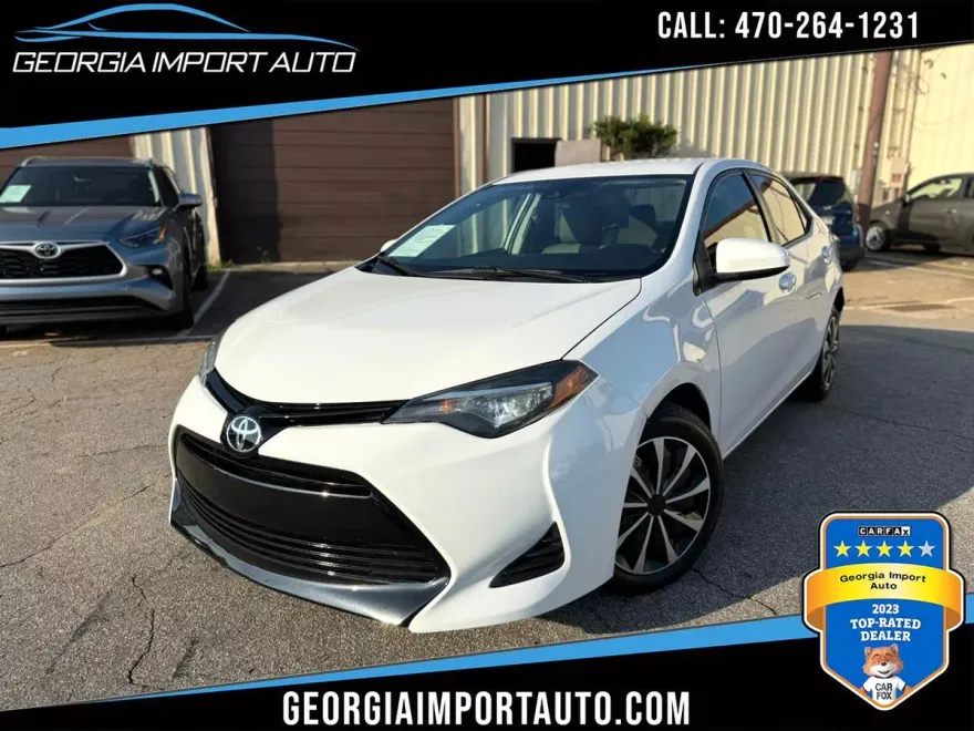 2019 Toyota Corolla XLE photo 1