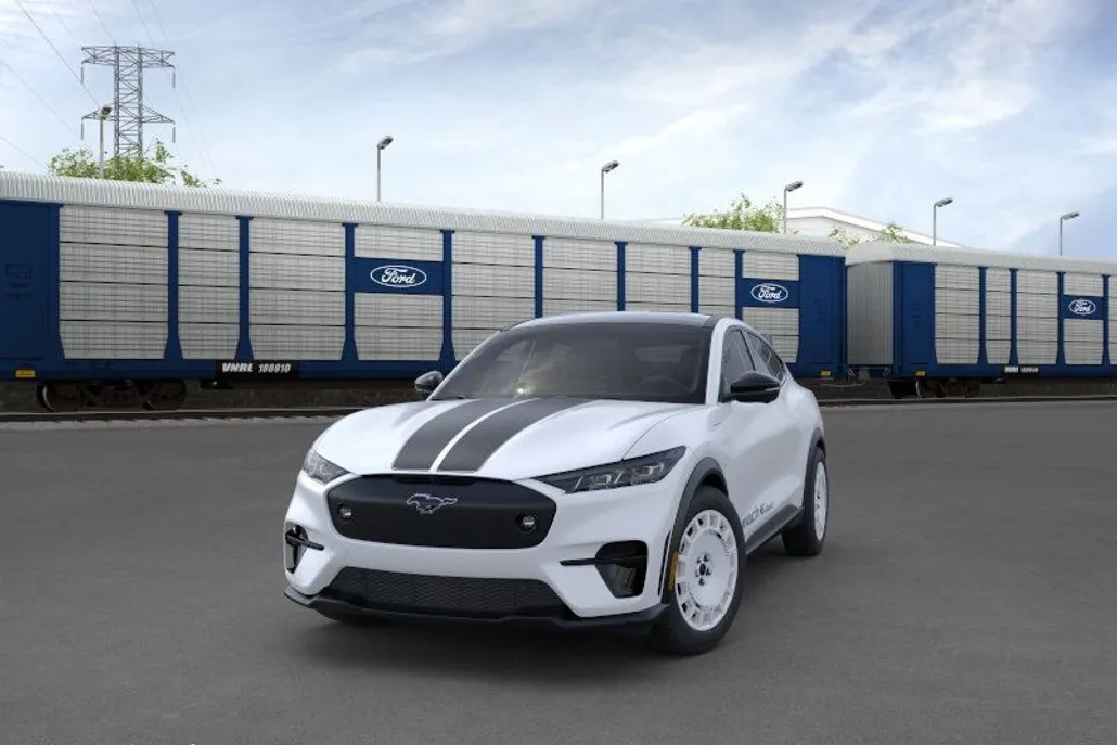 2025 Ford Mustang Mach-E GT photo 1