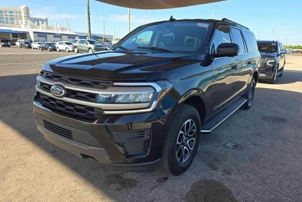2023 Ford Expedition MAX XLT photo 1