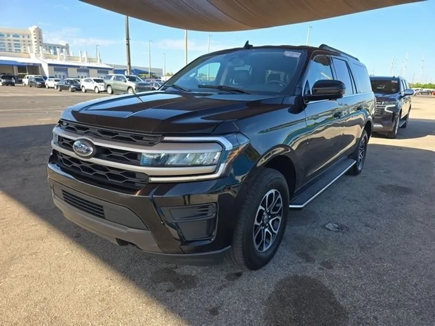2023 Ford Expedition MAX XLT photo 1