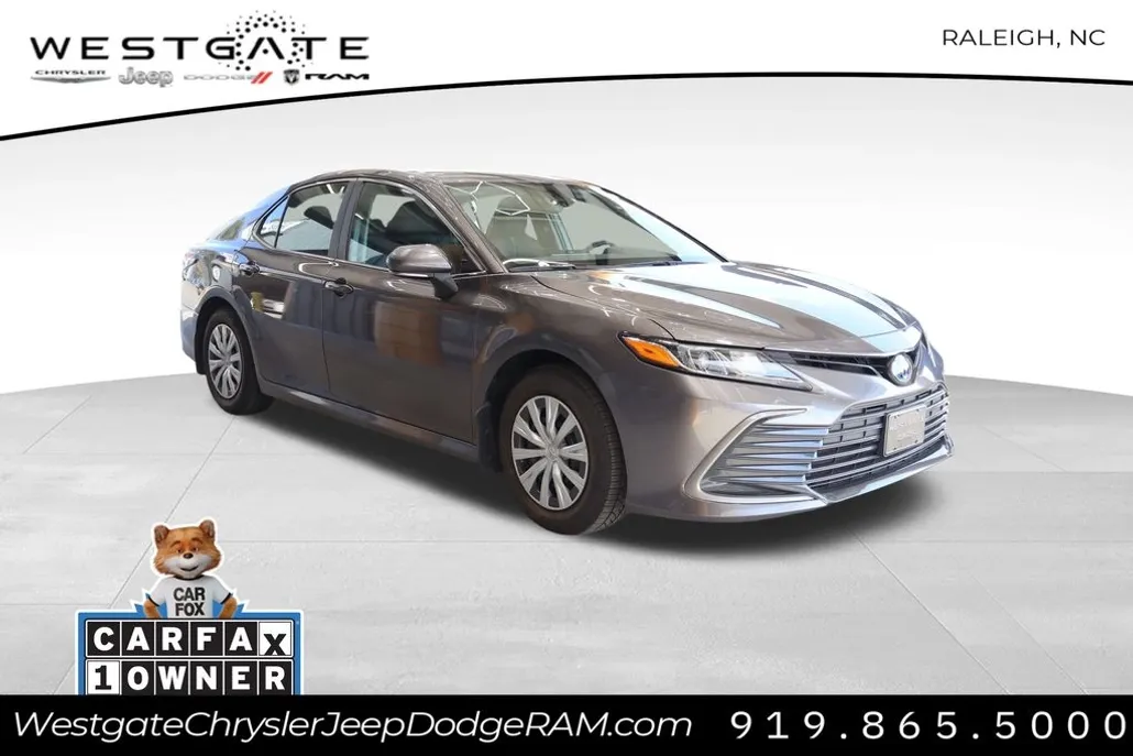 2023 Toyota Camry Hybrid LE photo 1
