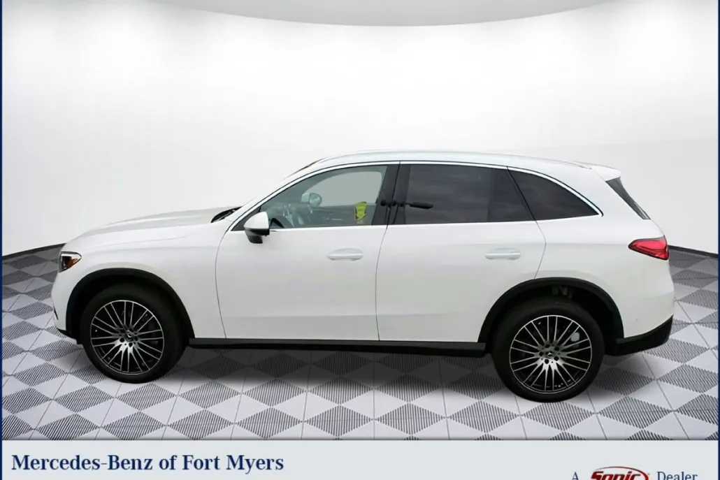 2025 Mercedes Benz GLC 300 photo 1