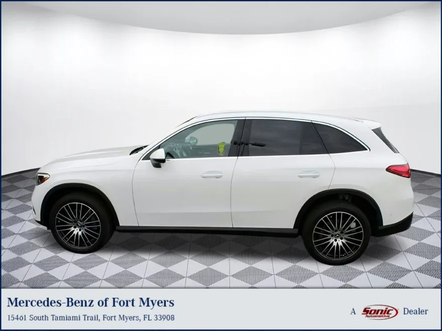 2025 Mercedes Benz GLC 300 photo 1