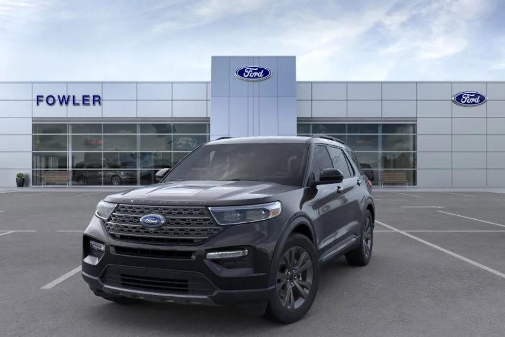 2024 Ford Explorer XLT photo 1