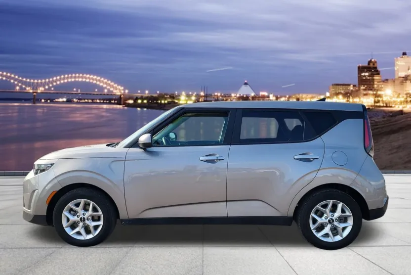 2023 Kia Soul S photo 1