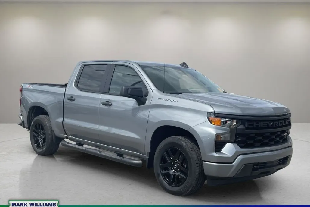 2023 Chevrolet Silverado 1500 Custom photo 1