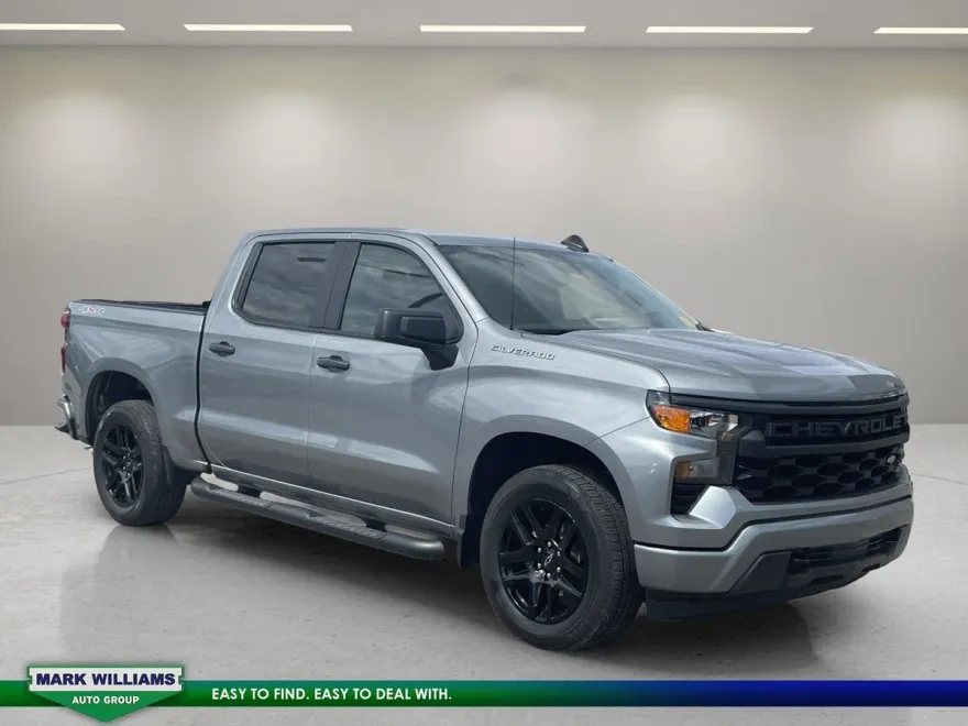 2023 Chevrolet Silverado 1500 Custom photo 1