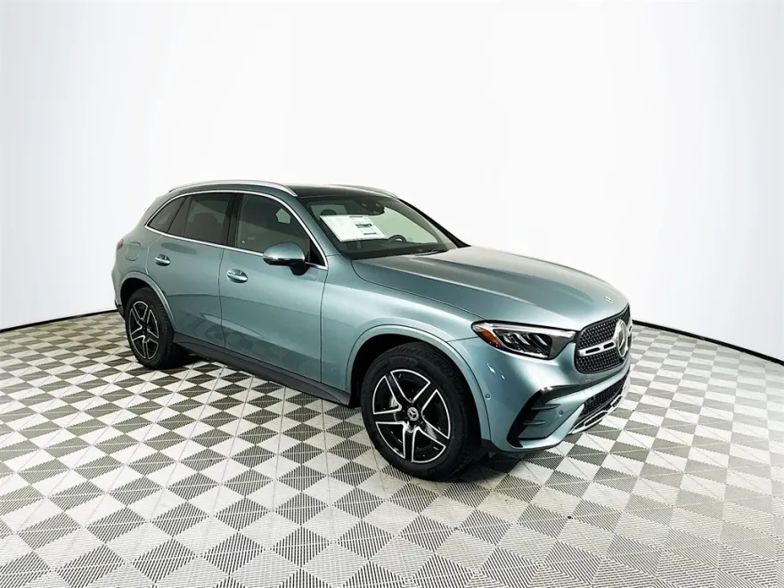 2026 Mercedes Benz GLC 300 photo 1