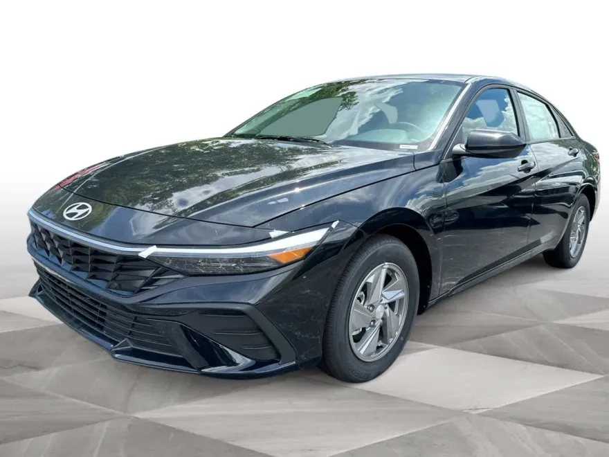 2025 Hyundai Elantra SE photo 1