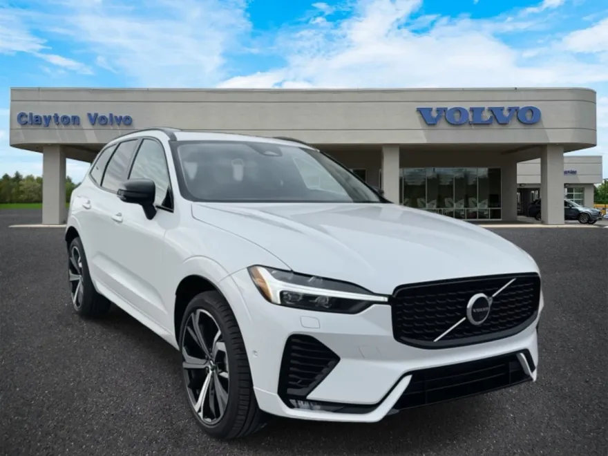 2025 Volvo XC60 B5 photo 1