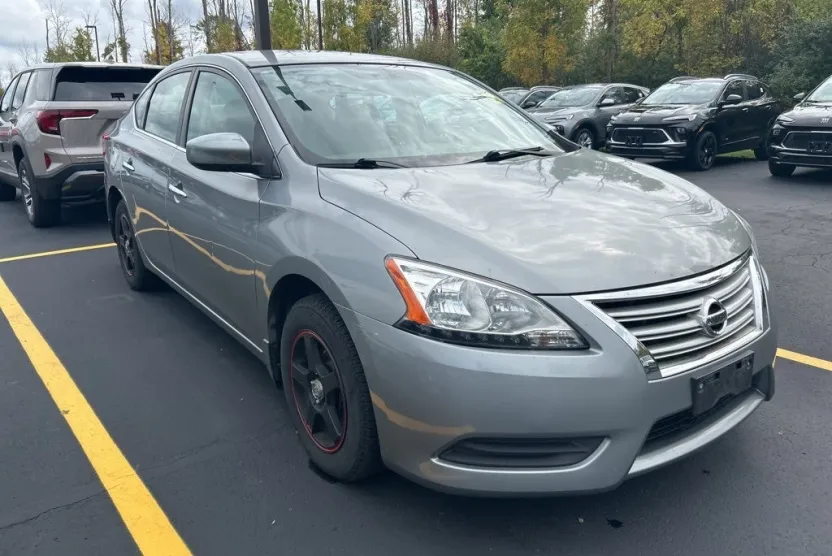 2013 Nissan Sentra S photo 1
