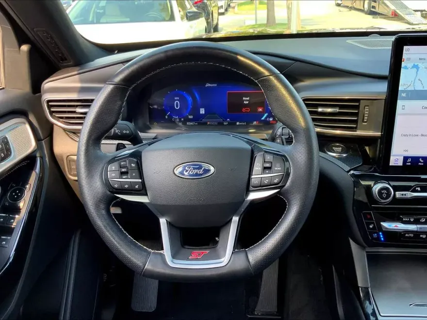 2022 Ford Explorer ST photo 1