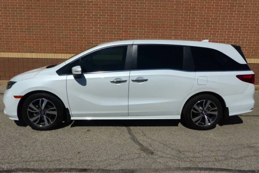 2023 Honda Odyssey Touring photo 1