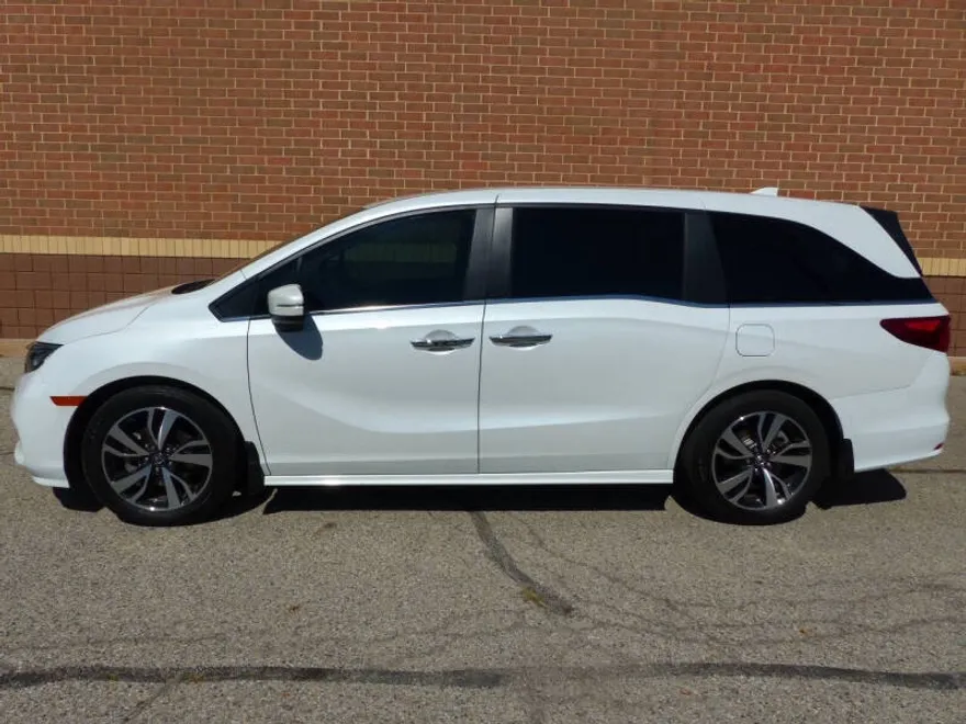 2023 Honda Odyssey Touring photo 1