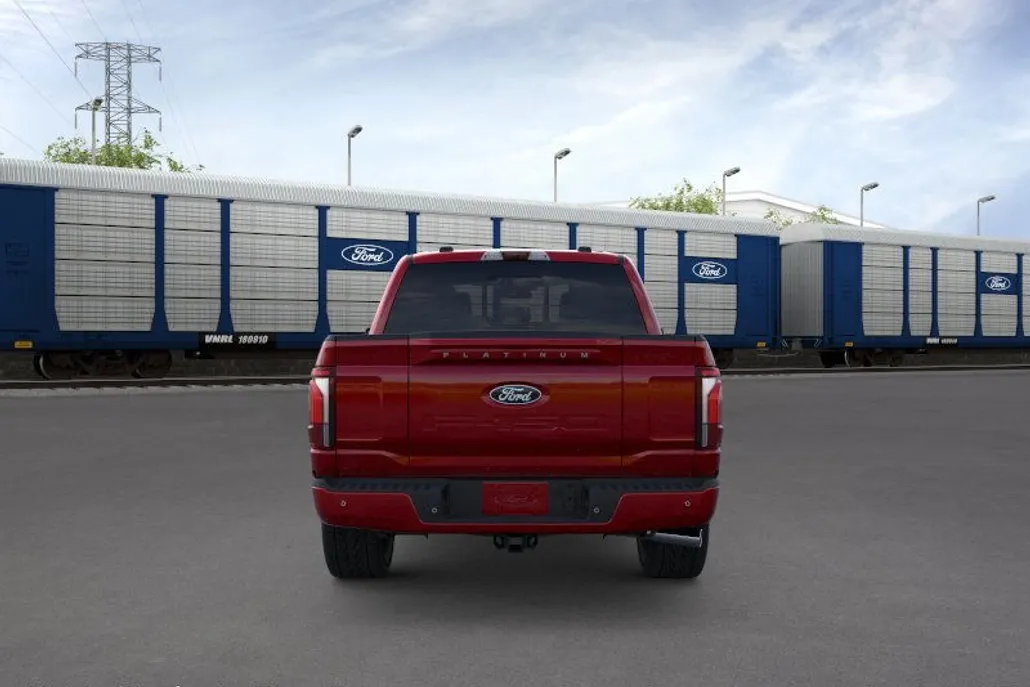 2025 Ford F-150 Platinum photo 1