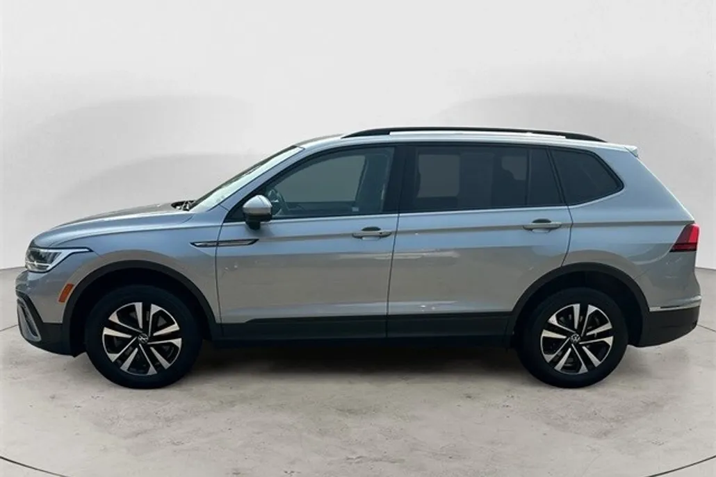 2022 Volkswagen Tiguan S photo 1
