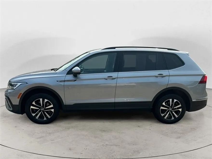 2022 Volkswagen Tiguan S photo 1