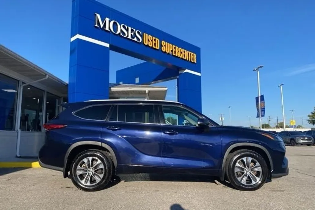 2022 Toyota Highlander XLE photo 1