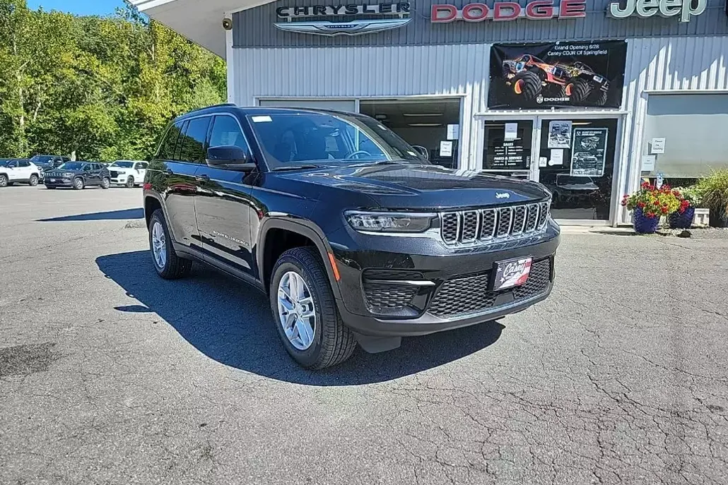 2025 Jeep Grand Cherokee Laredo photo 1