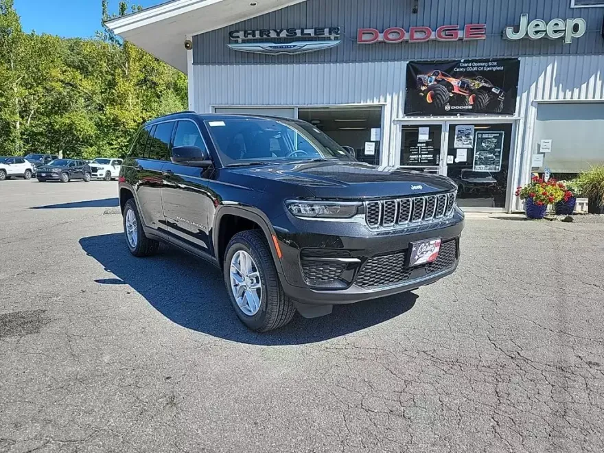 2025 Jeep Grand Cherokee Laredo photo 1