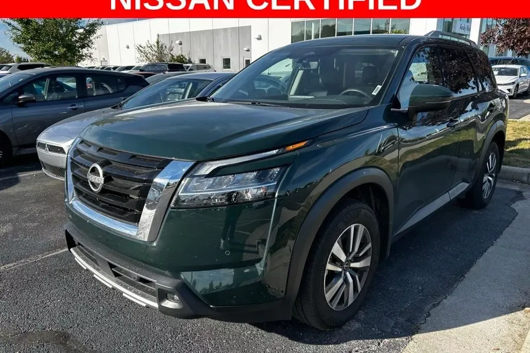2024 Nissan Pathfinder SL photo 1