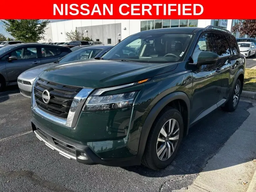 2024 Nissan Pathfinder SL photo 1