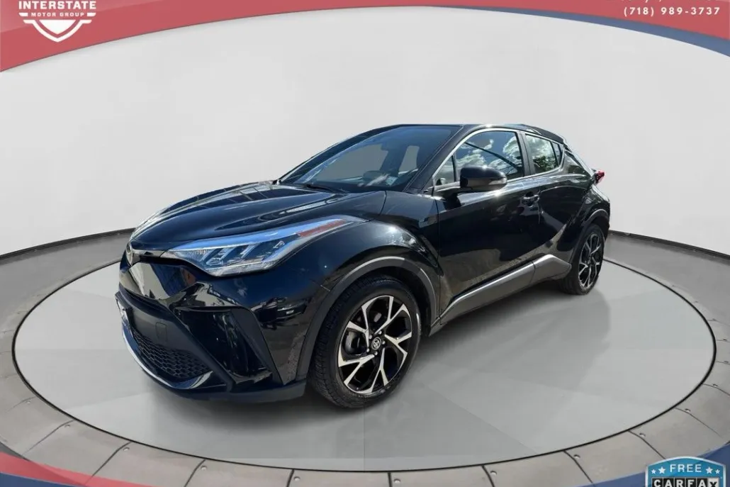 2022 Toyota C-HR XLE photo 1