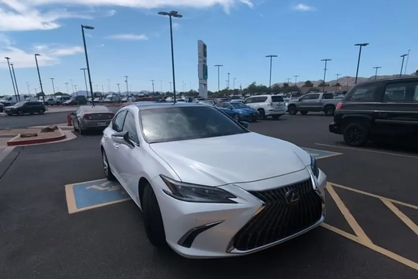 2022 Lexus ES 350 Ultra Luxury photo 1