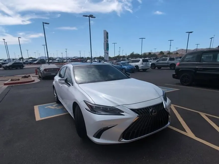 2022 Lexus ES 350 Ultra Luxury photo 1