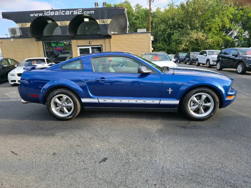 2006 Ford Mustang V6 photo 1