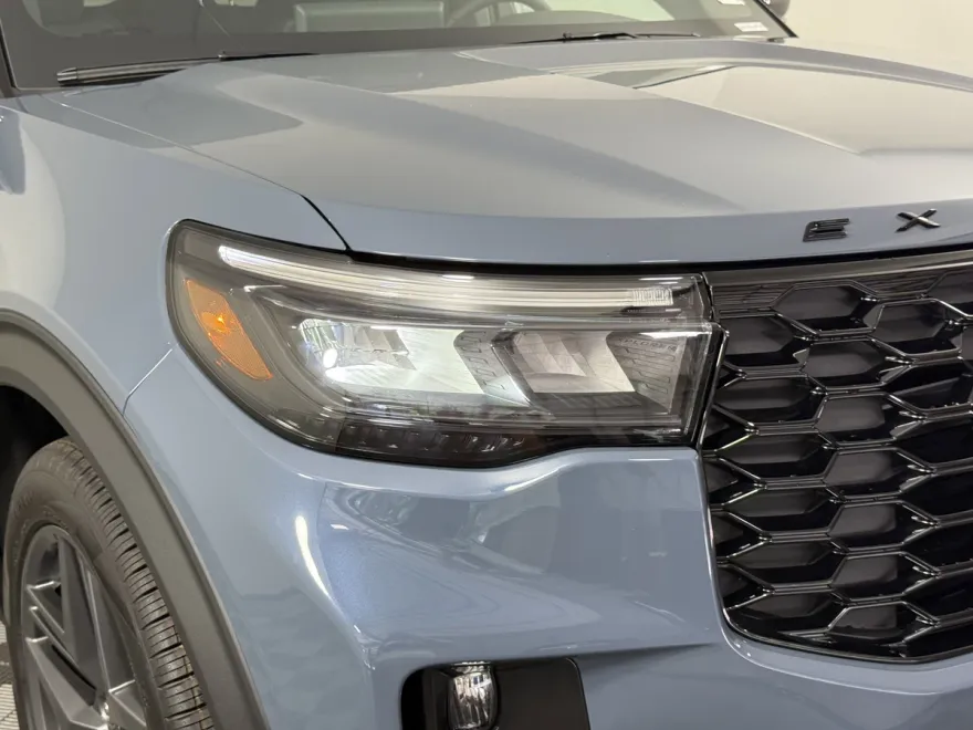 2025 Ford Explorer ST photo 1