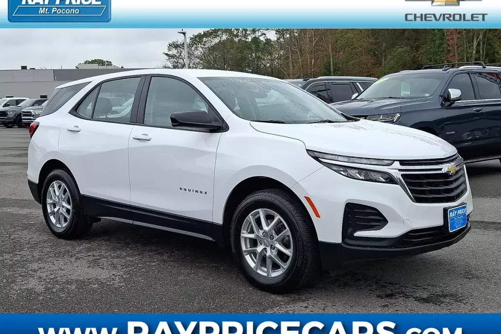 2024 Chevrolet Equinox LS photo 1