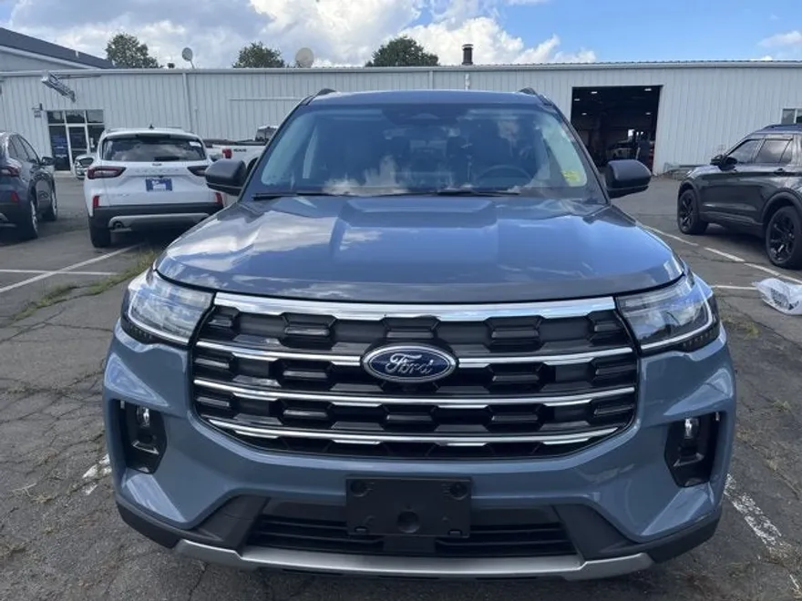 2025 Ford Explorer photo 1