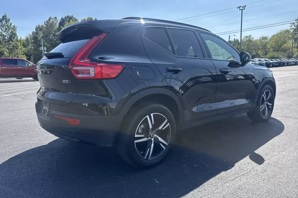 2024 Volvo XC40 Core photo 1