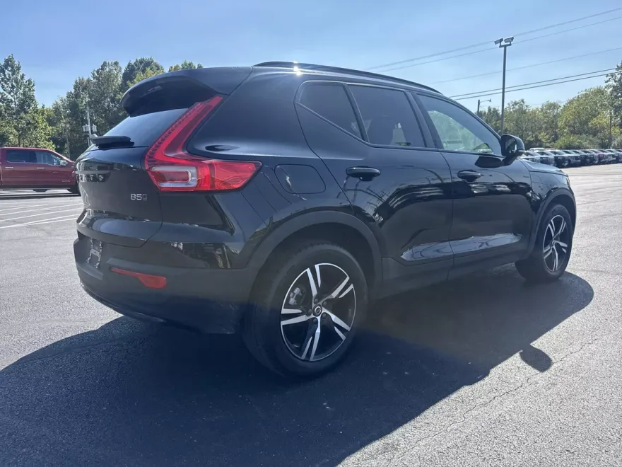 2024 Volvo XC40 Core photo 1