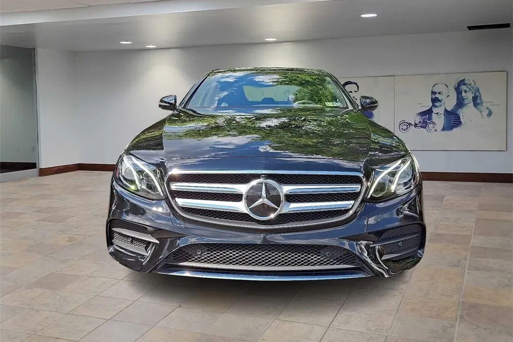 2019 Mercedes Benz E 300 4MATIC Sedan photo 1