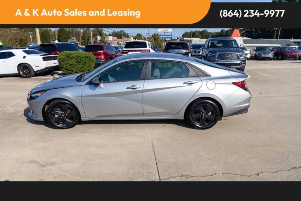 2021 Hyundai Elantra SEL photo 1