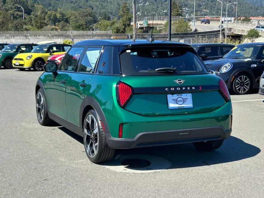 2025 Mini Cooper 4 Door Hardtop Iconic photo 1