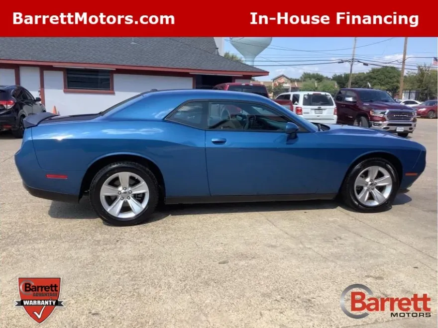 2023 Dodge Challenger SXT photo 1