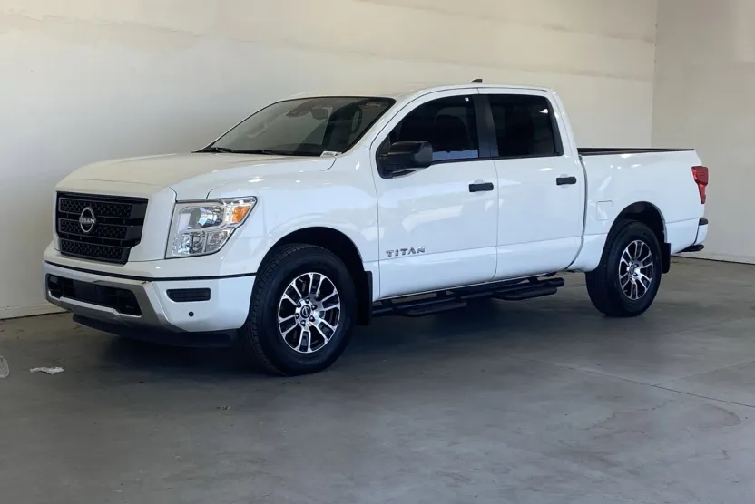 2024 Nissan Titan SV Crew Cab photo 1
