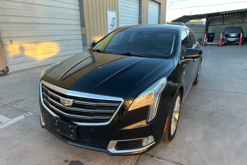 2018 Cadillac XTS Luxury photo 1