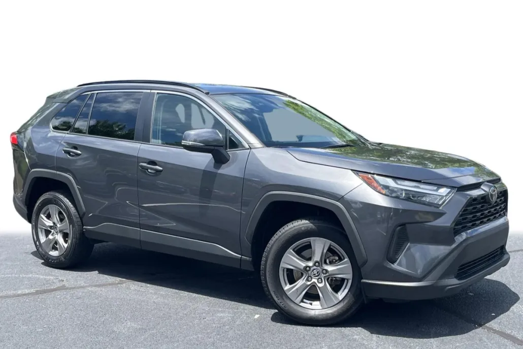 2024 Toyota RAV4 XLE photo 1