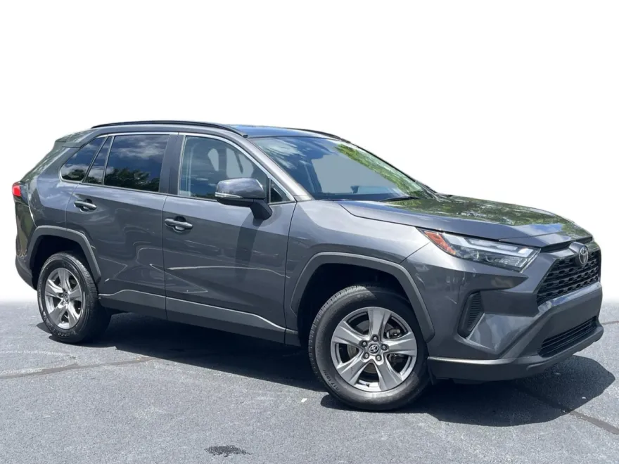 2024 Toyota RAV4 XLE photo 1