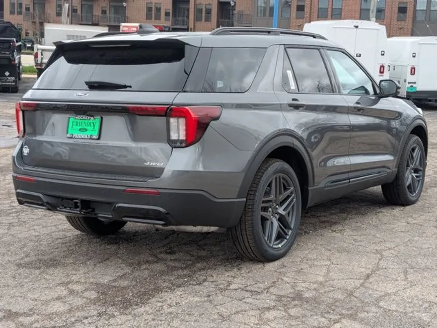 2025 Ford Explorer ST-Line photo 1