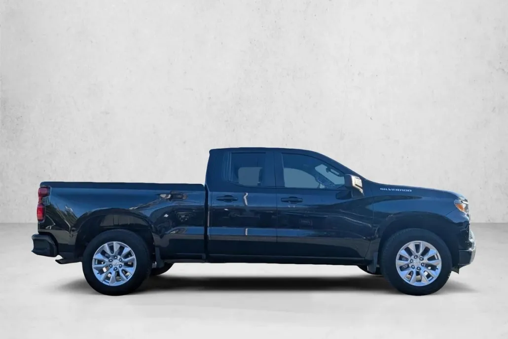 2025 Chevrolet Silverado 1500 Custom photo 1