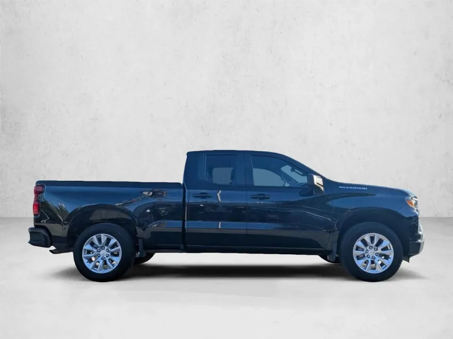 2025 Chevrolet Silverado 1500 Custom photo 1